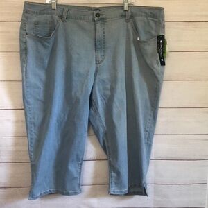 Architect Woman Light Wash Capri Jeans 24W